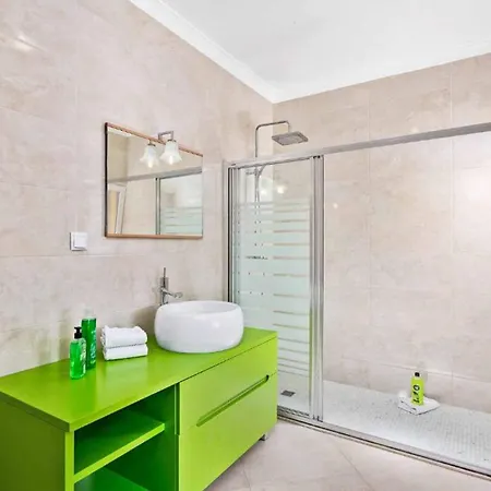 Helene Norvilla فيلة