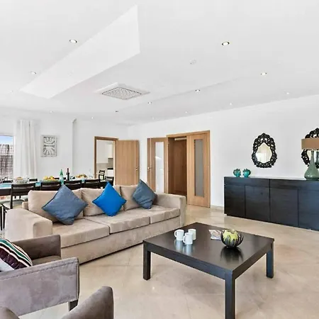 فيلة Helene Norvilla *