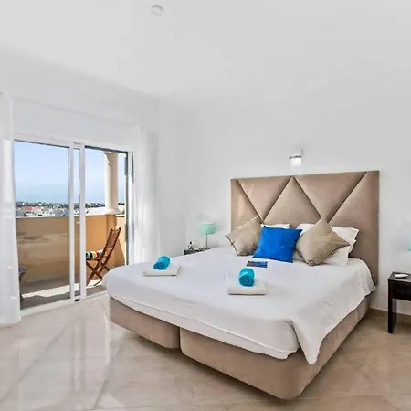 Helene Norvilla فيلة